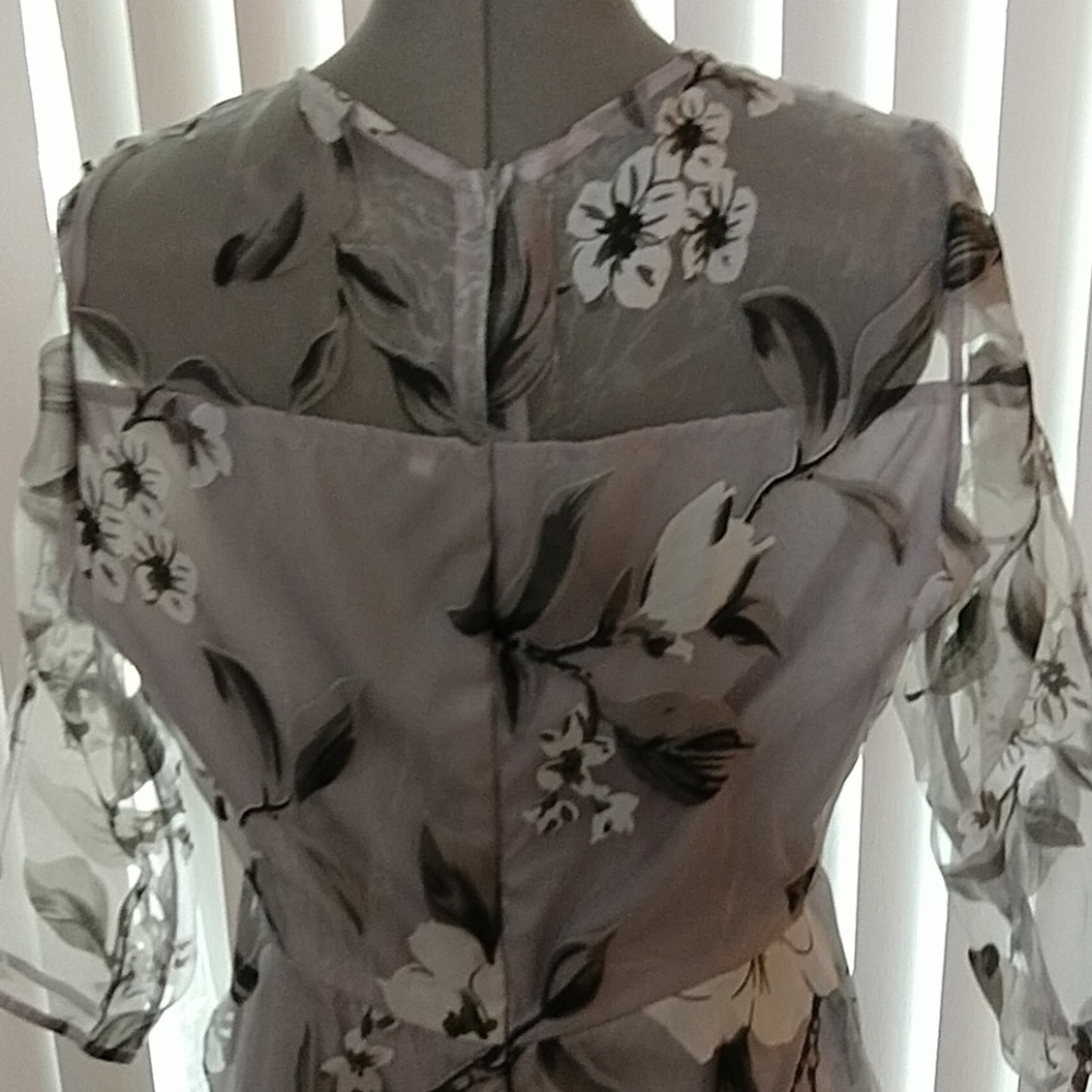Dress - Picture 4 of 4